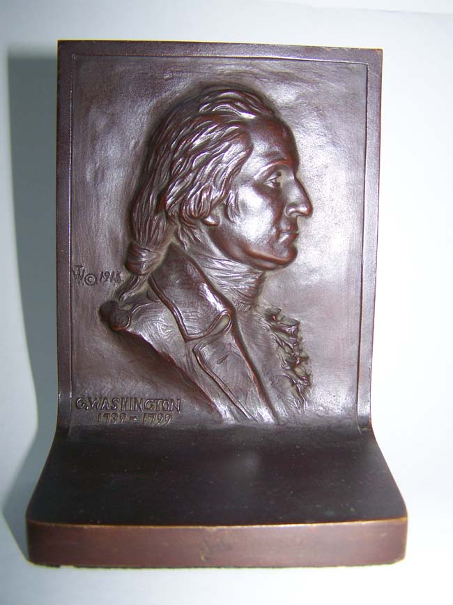 An exceptionally fine pair of solid bronze Antique Bookends circa 1915 depicting Washington and Lincoln. — image 3